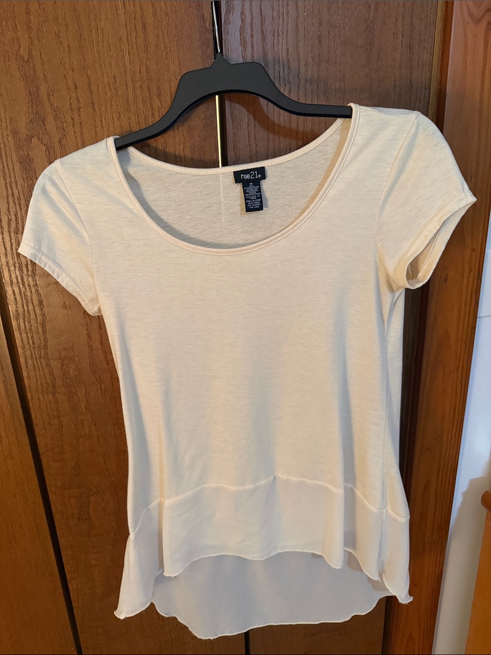 Rue21 Cream Short Sleeve Scoop Neck Hi-Low Top